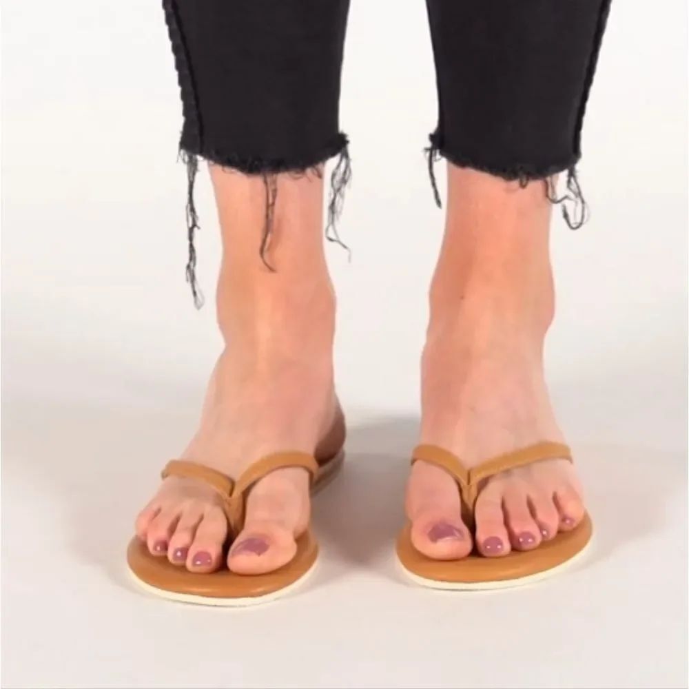 BRAND NEW GBG LOS ANGELES THONG FLIP-FLOP SANDAL